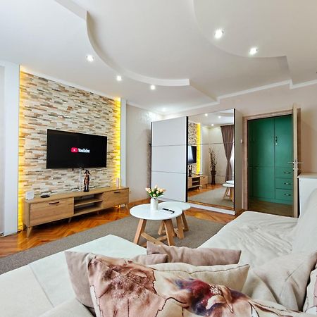 Apartman Julija Donji Milanovac Esterno foto
