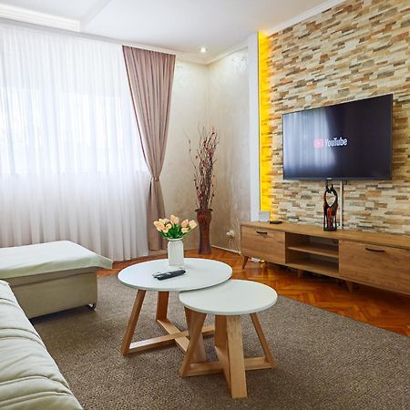 Apartman Julija Donji Milanovac Esterno foto