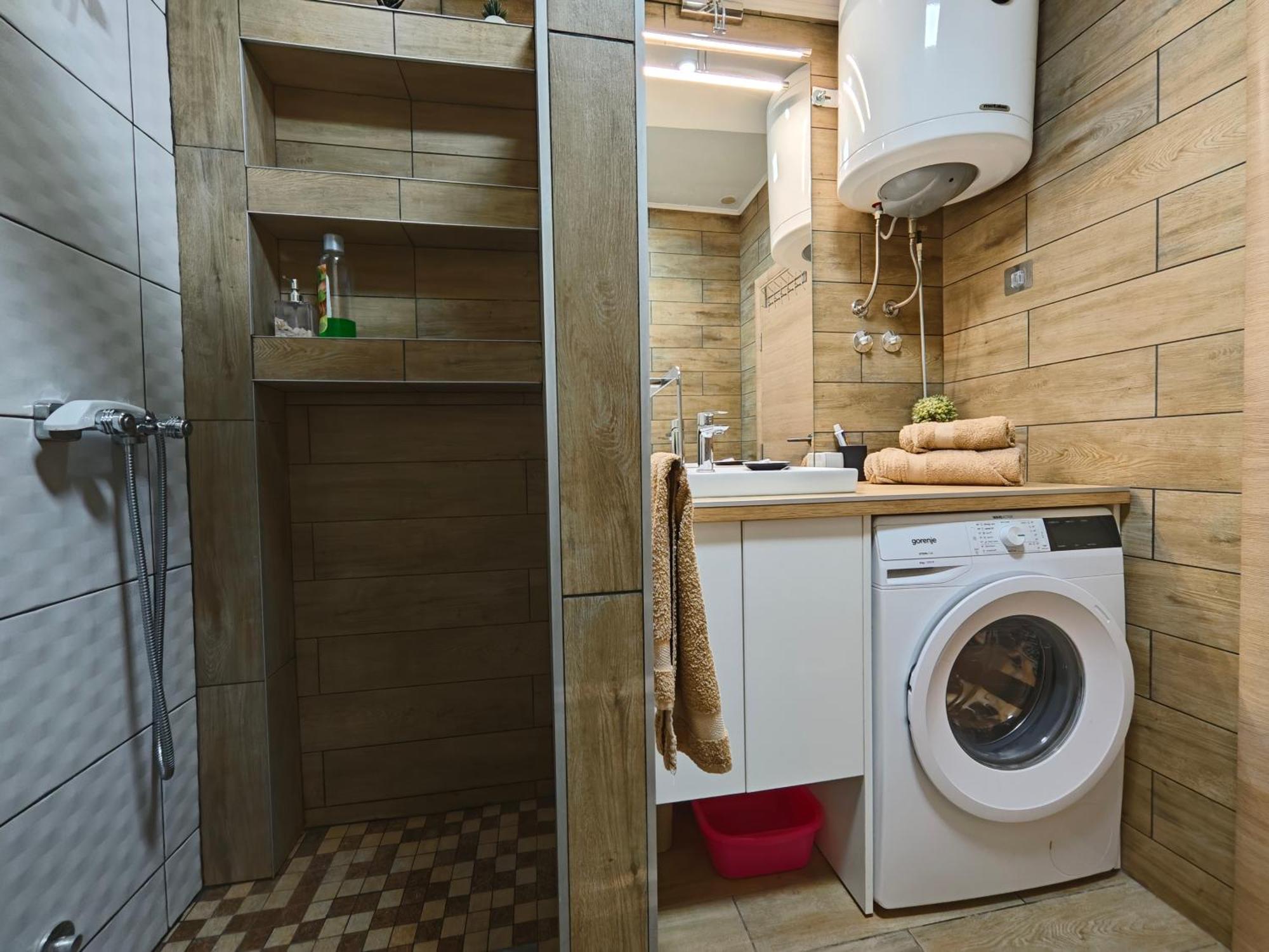 Apartman Julija Donji Milanovac Esterno foto