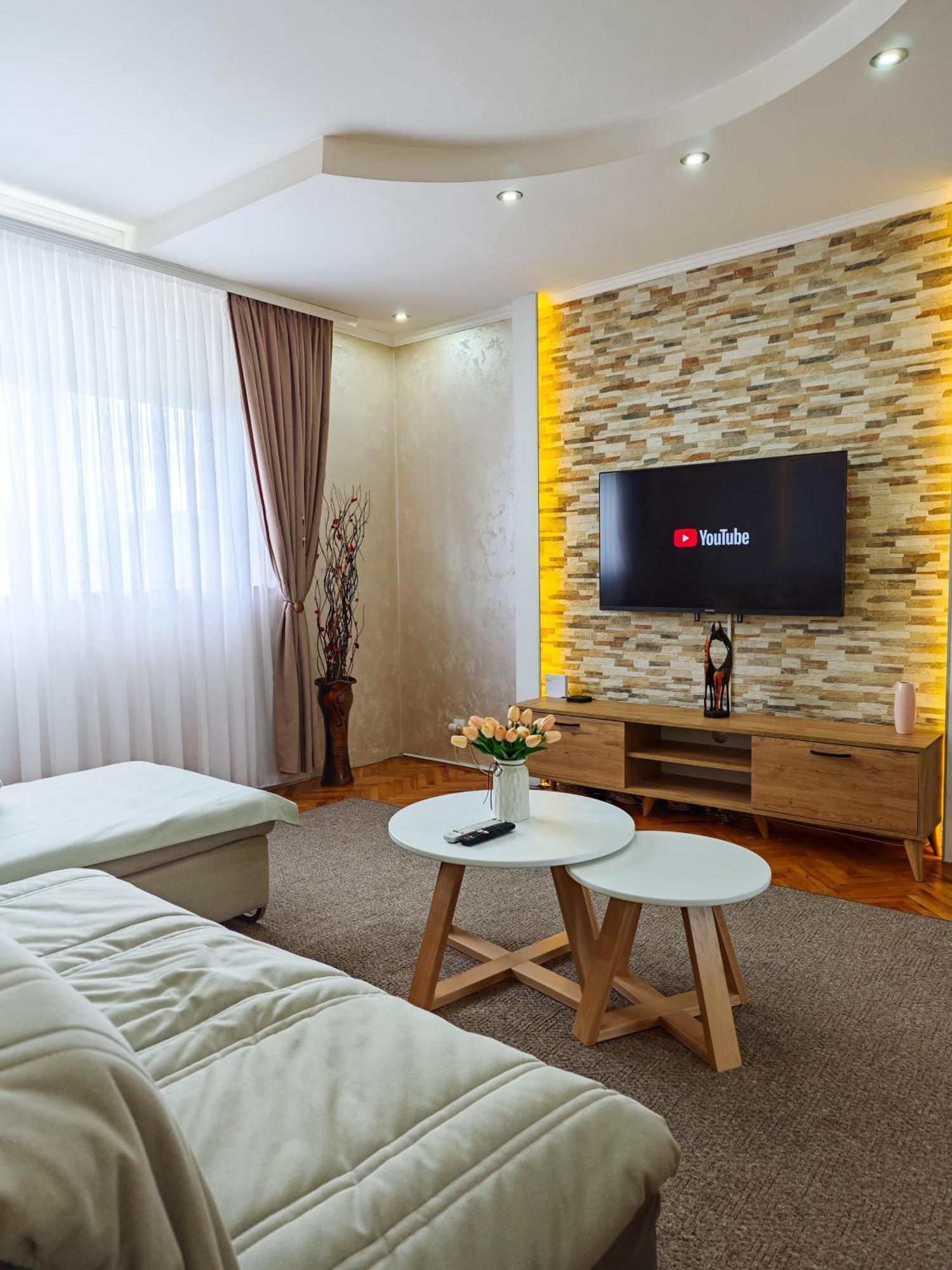 Apartman Julija Donji Milanovac Esterno foto
