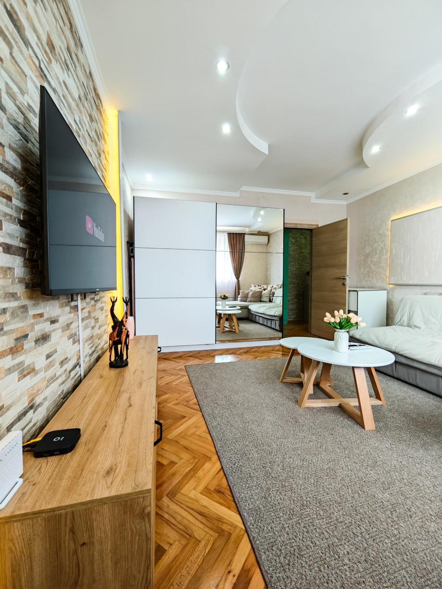 Apartman Julija Donji Milanovac Esterno foto