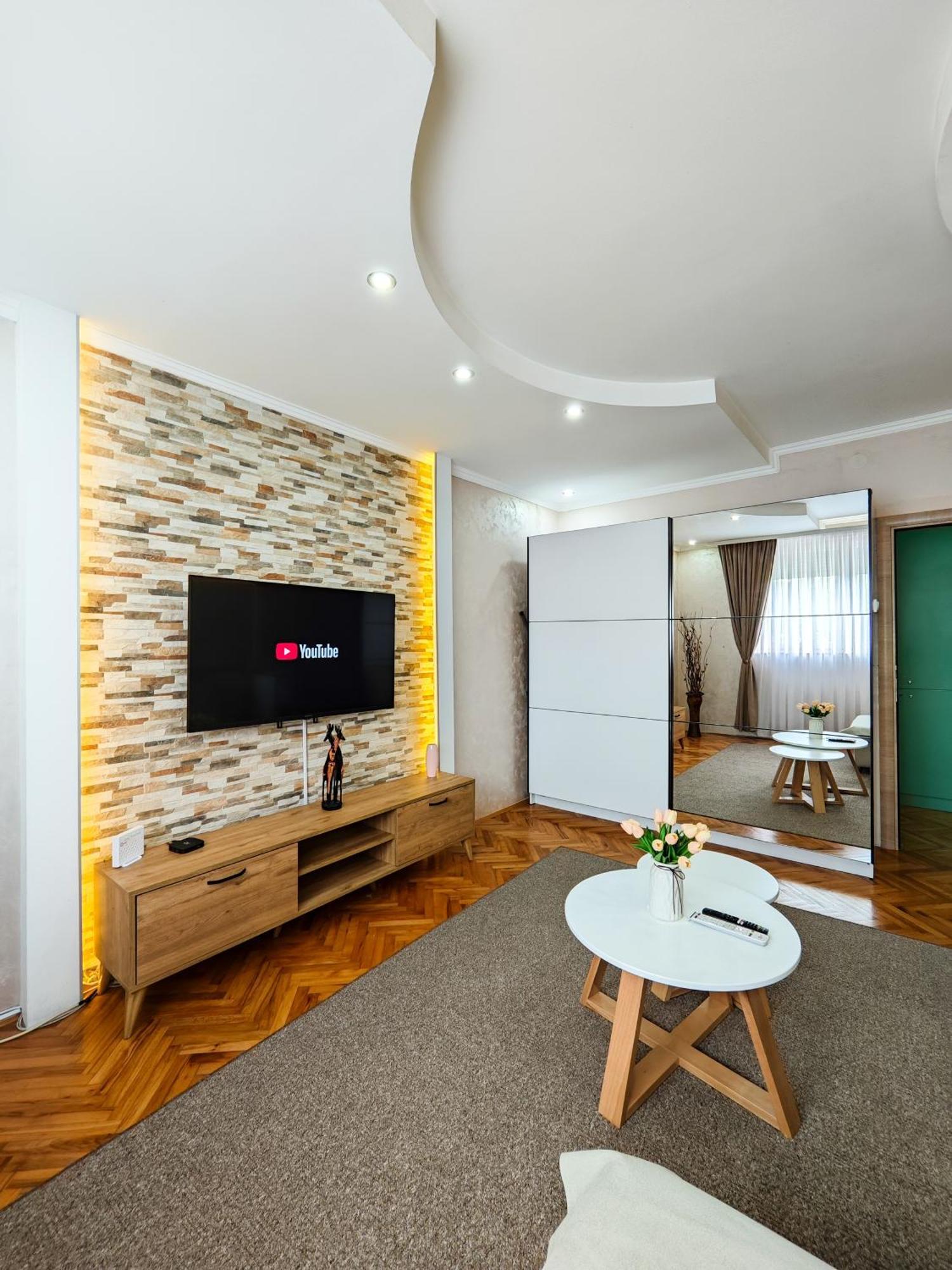 Apartman Julija Donji Milanovac Esterno foto
