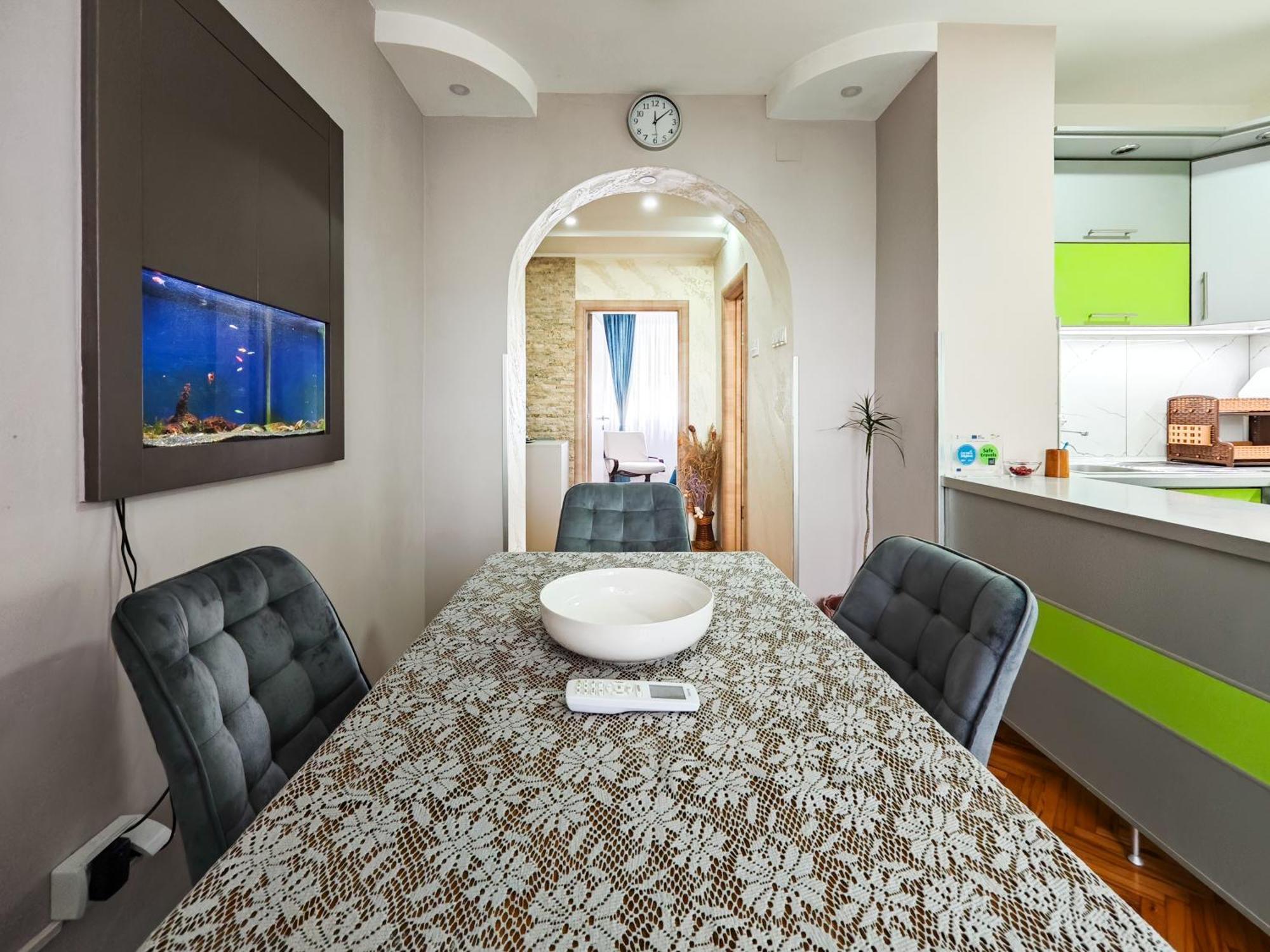 Apartman Julija Donji Milanovac Esterno foto
