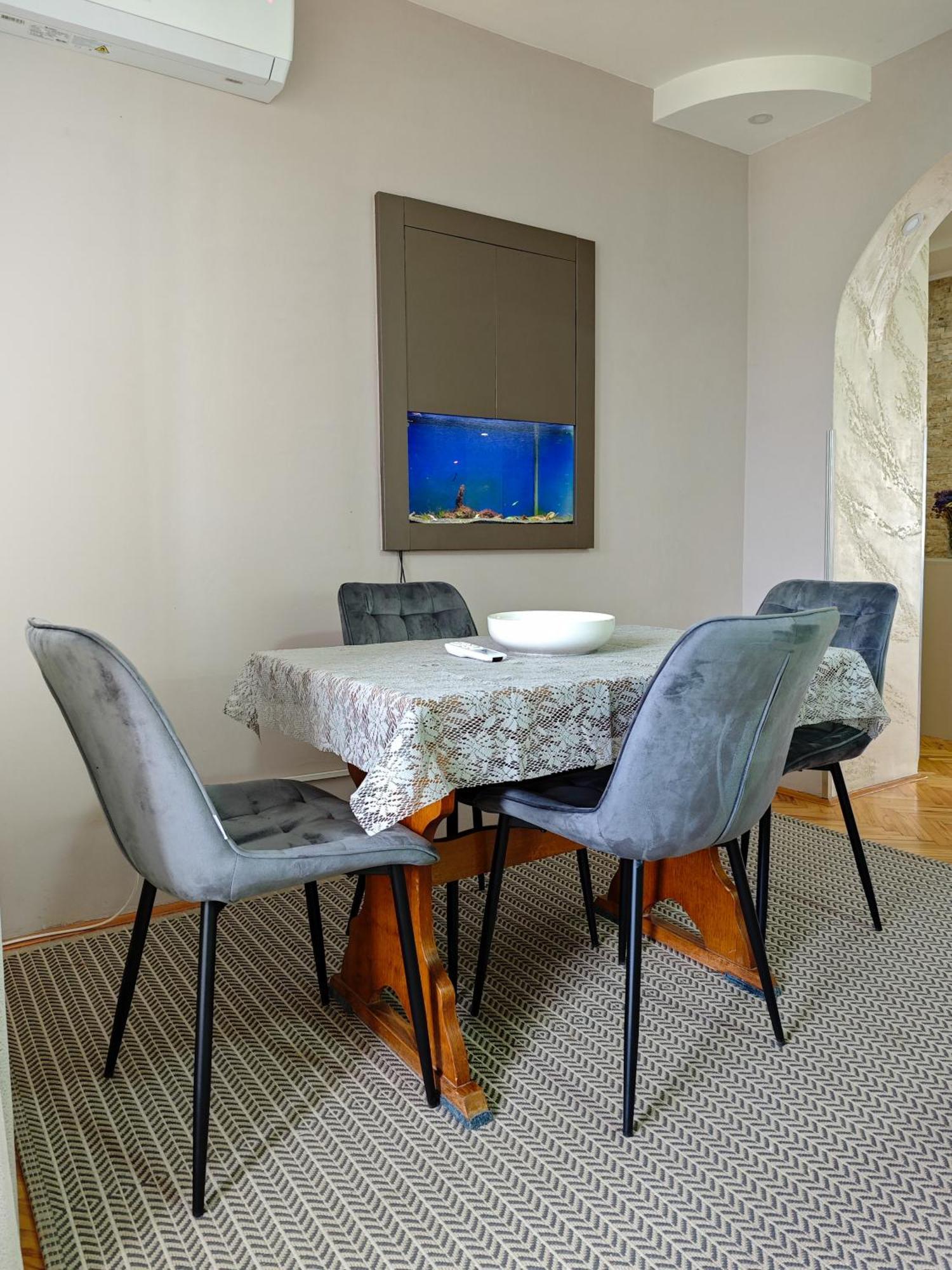 Apartman Julija Donji Milanovac Esterno foto