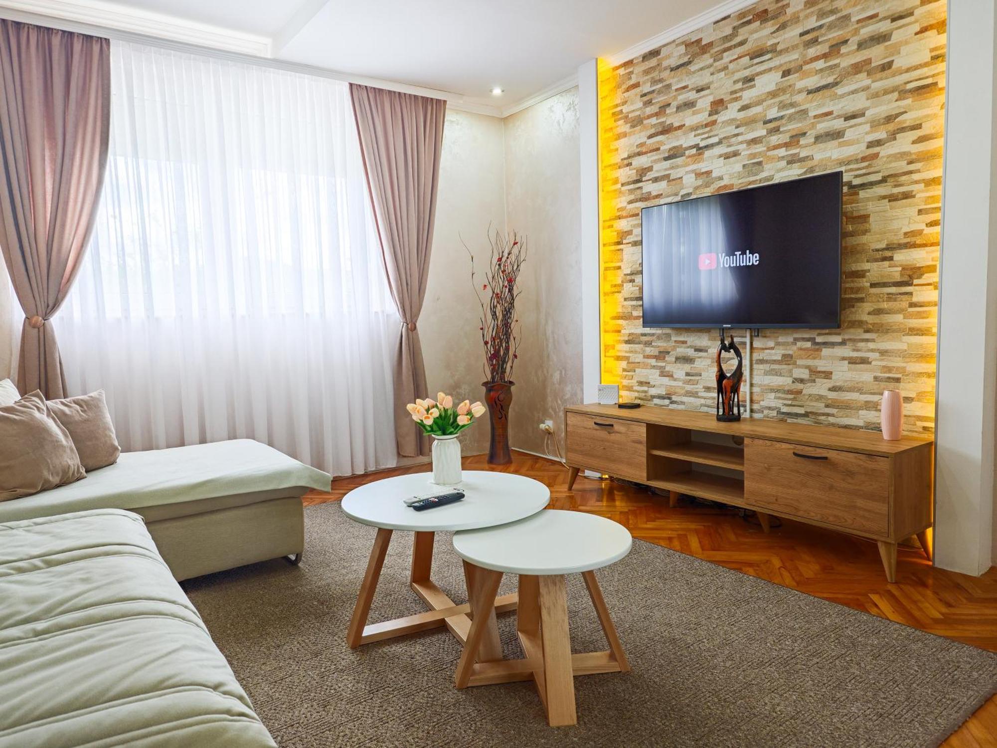 Apartman Julija Donji Milanovac Esterno foto