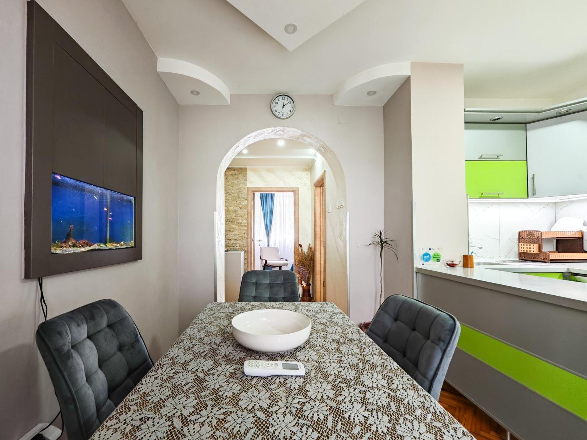 Apartman Julija Donji Milanovac Esterno foto
