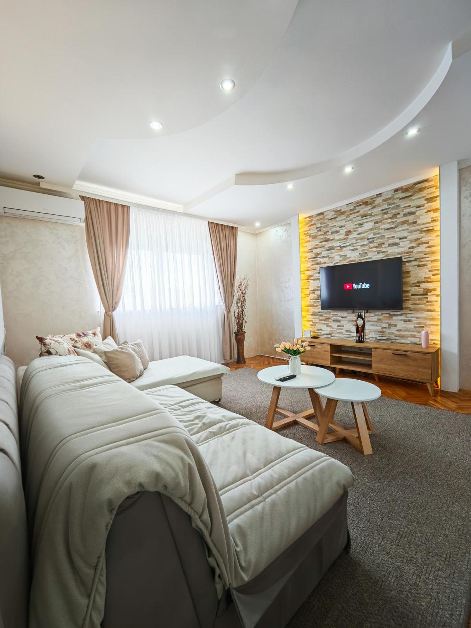 Apartman Julija Donji Milanovac Esterno foto