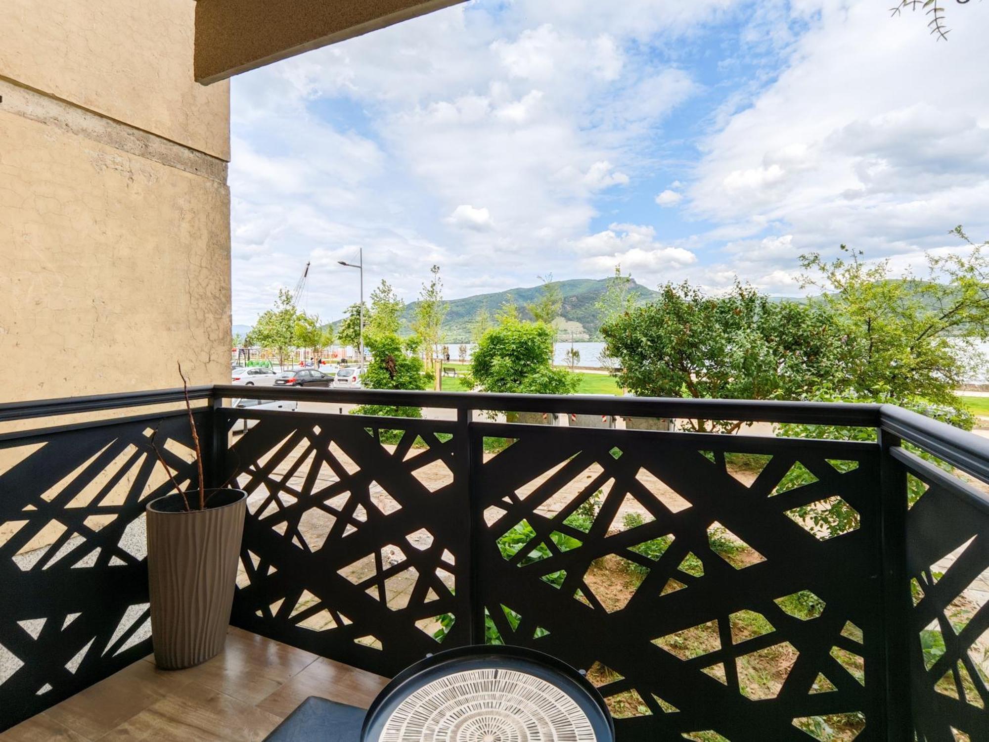 Apartman Julija Donji Milanovac Esterno foto