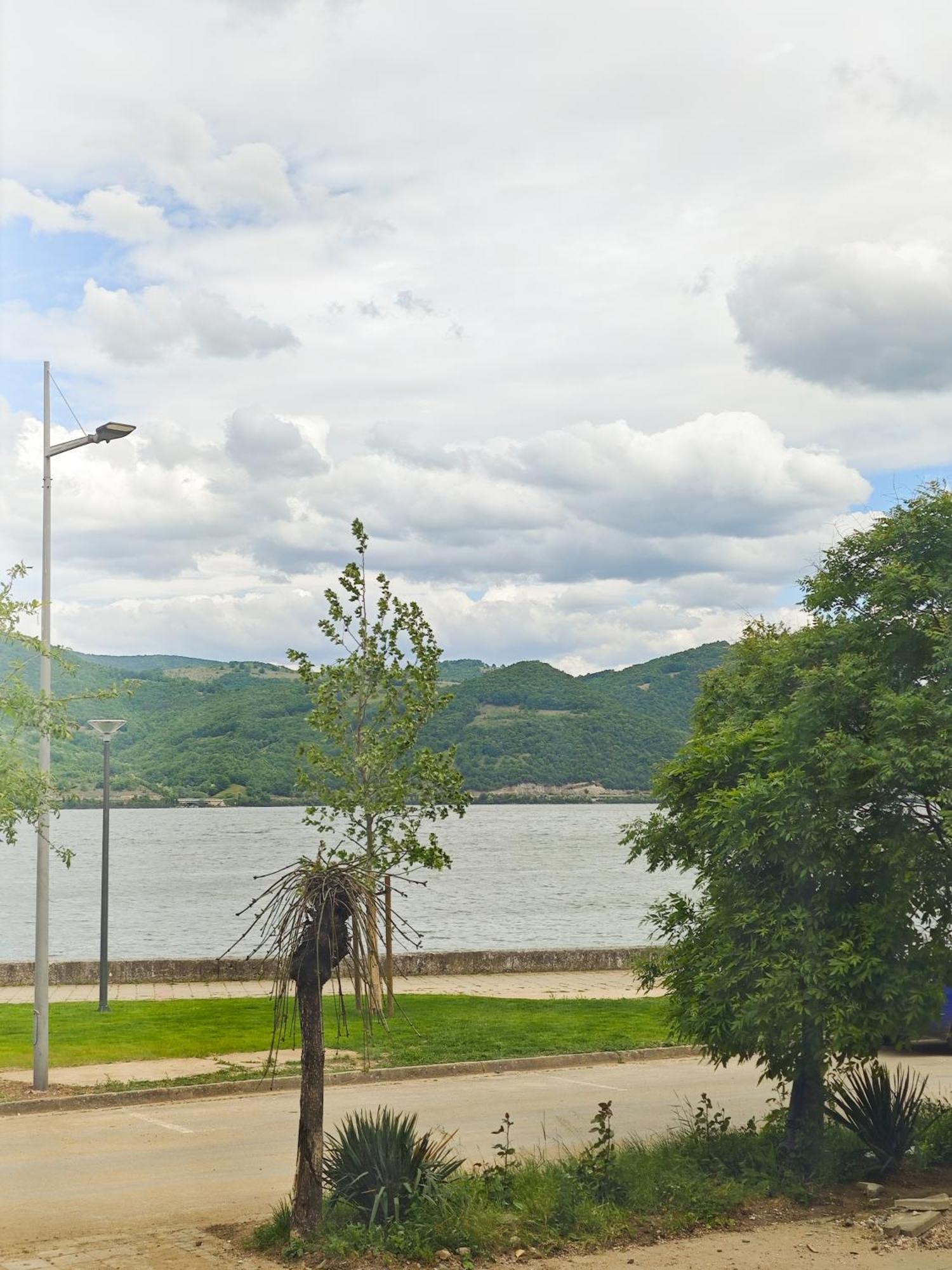 Apartman Julija Donji Milanovac Esterno foto