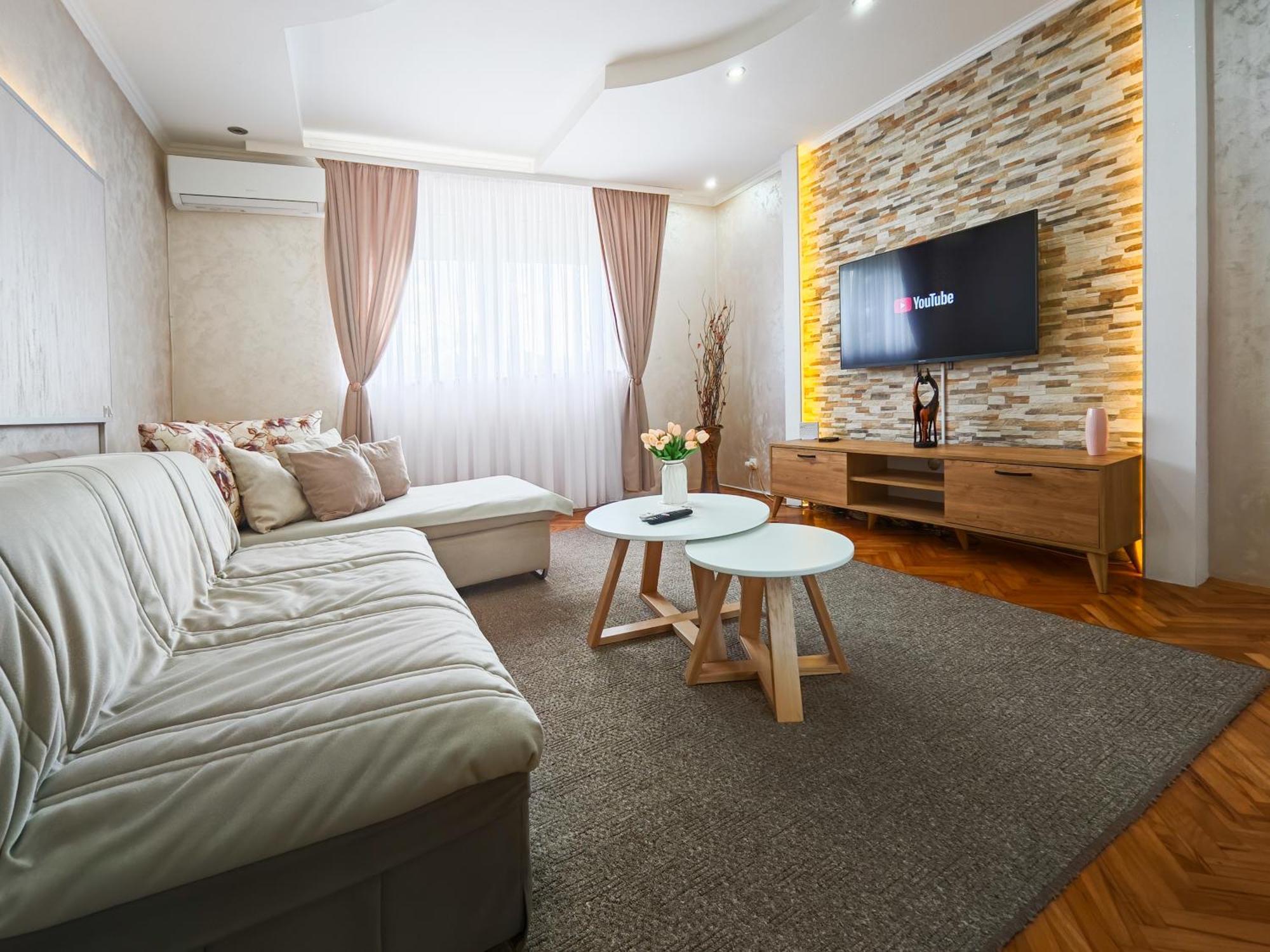 Apartman Julija Donji Milanovac Esterno foto